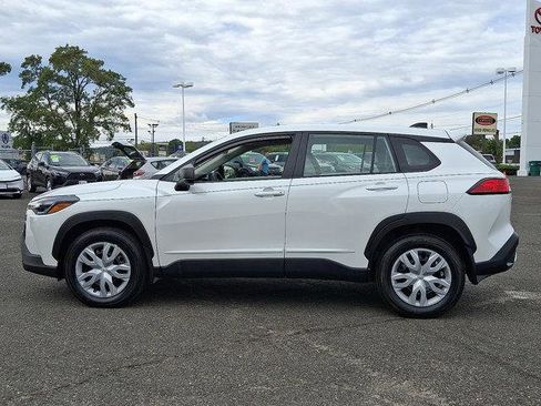 Certified 2022 Toyota Corolla Cross L image 4