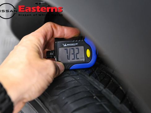 Used 2025 Nissan Pathfinder SV FWD image 30