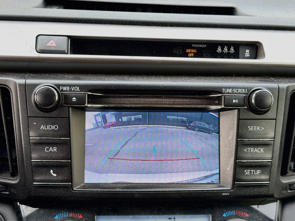 Used 2018 Toyota RAV4 LE AWD/4WD image 15