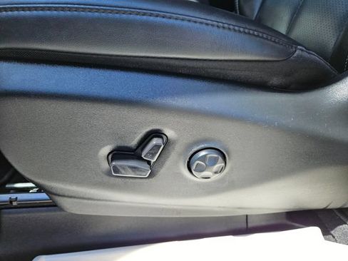 Used 2024 Chrysler Pacifica Touring-L FWD image 23