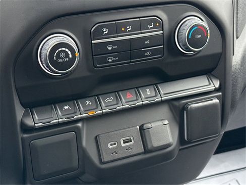 Used 2023 Chevrolet Silverado 1500 Custom image 32