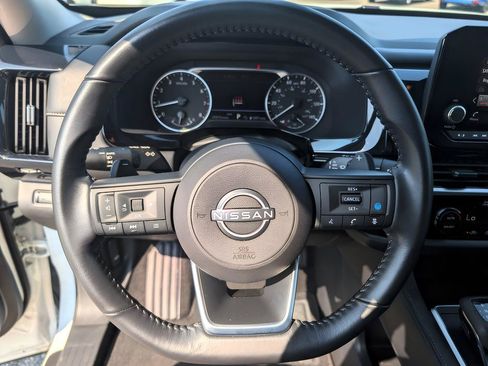 Used 2025 Nissan Pathfinder SV AWD/4WD image 14