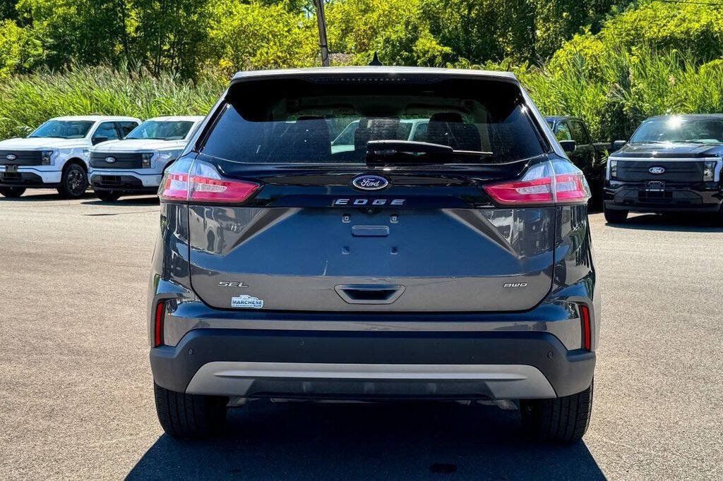 Used 2022 Ford Edge SEL w/ Convenience Package AWD/4WD image 4