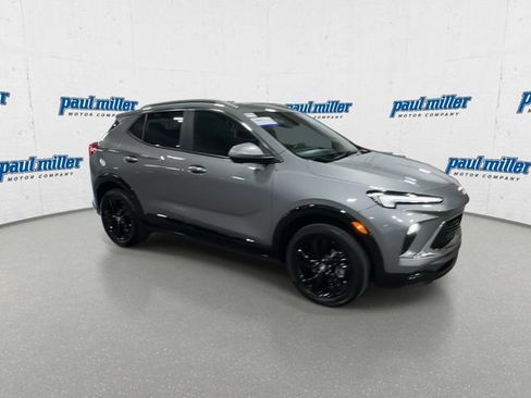Used 2024 Buick Encore GX Sport Touring AWD/4WD image 4