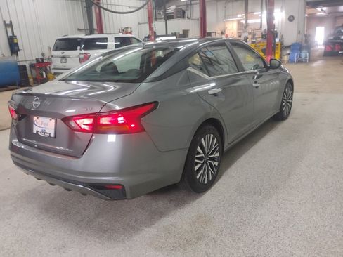 Used 2024 Nissan Altima 2.5 SV image 4