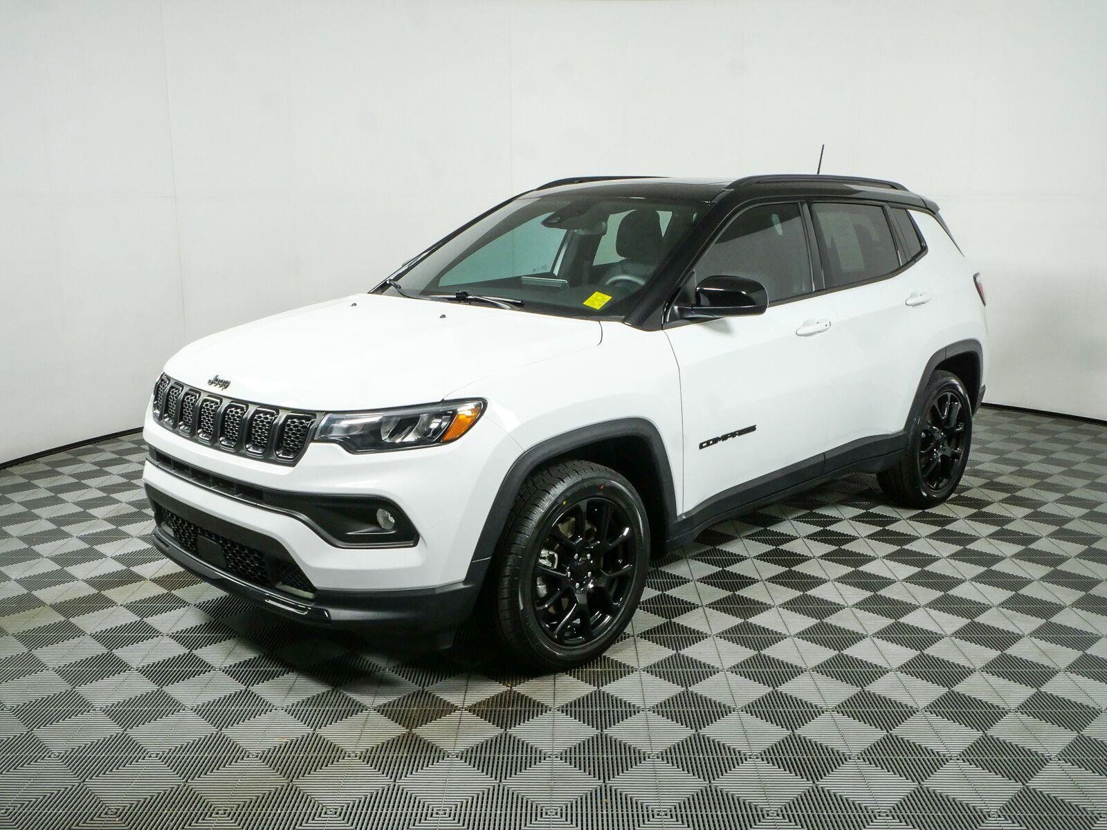 Used 2023 Jeep Compass Latitude w/ Sun and Sound Group AWD/4WD image 28