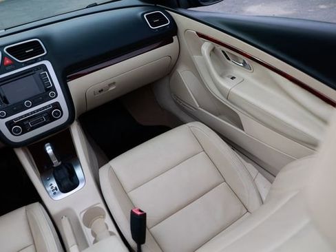 Used 2012 Volkswagen Eos Executive image 25