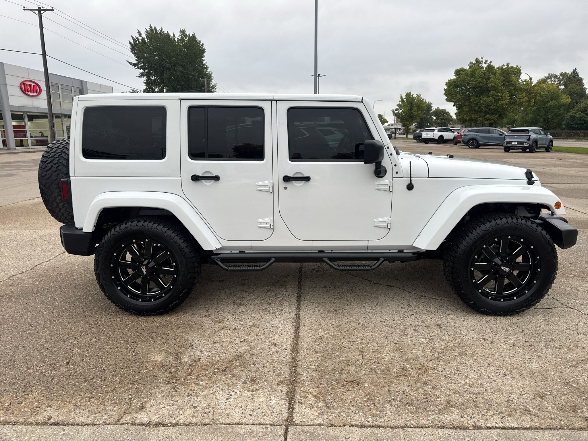 Used 2012 Jeep Wrangler Unlimited Sahara w/ Connectivity Group AWD/4WD image 5