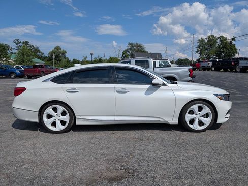Used 2018 Honda Accord Touring image 14