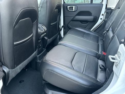 Used 2022 Jeep Wrangler Unlimited Sahara image 15