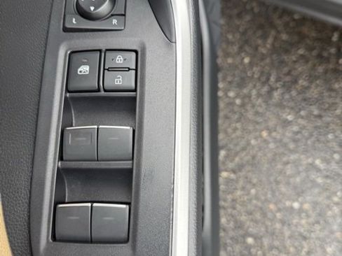 Used 2023 Toyota RAV4 XLE Premium image 15