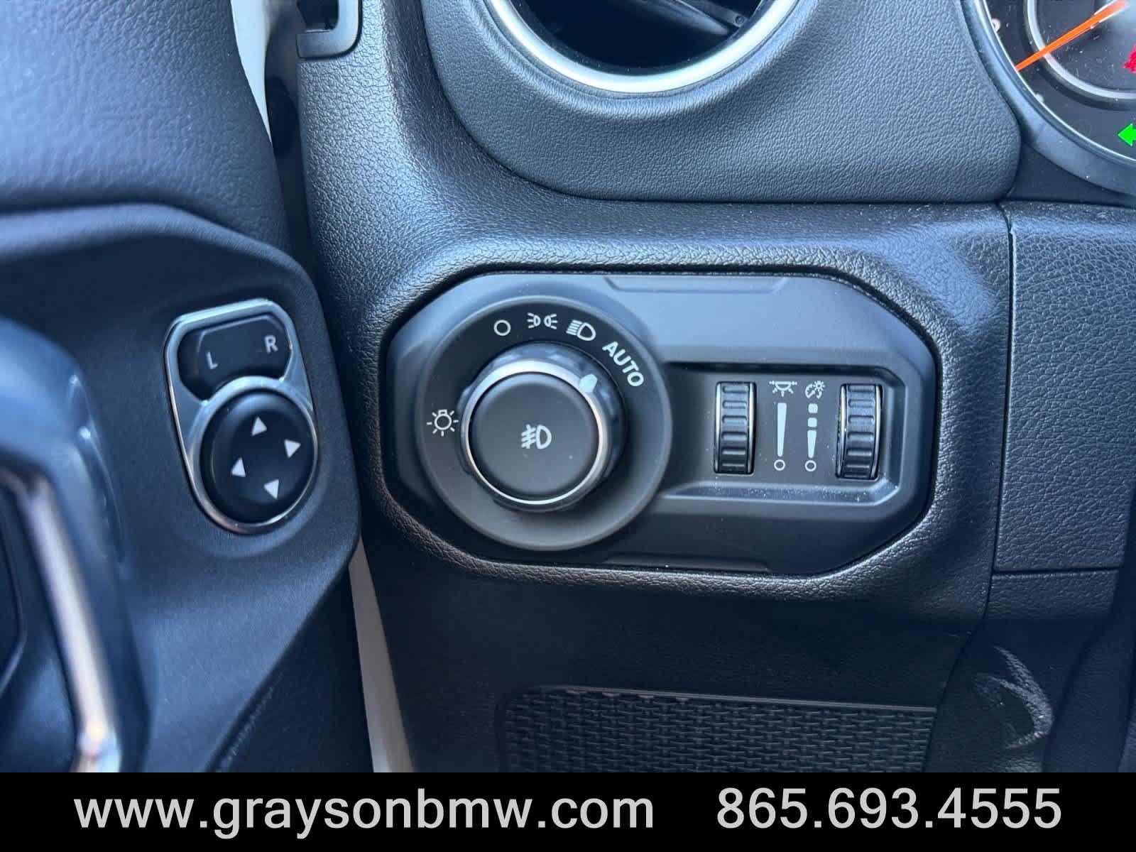Used 2021 Jeep Wrangler Unlimited Sahara AWD/4WD image 25