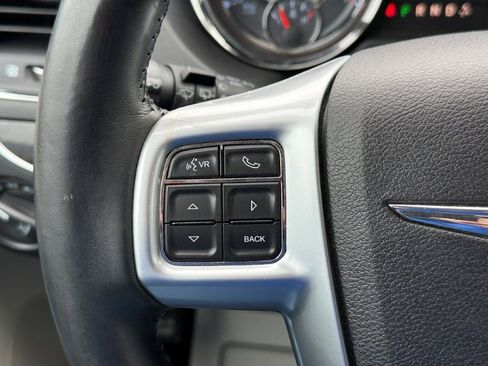 Used 2013 Chrysler Town & Country Touring FWD image 29