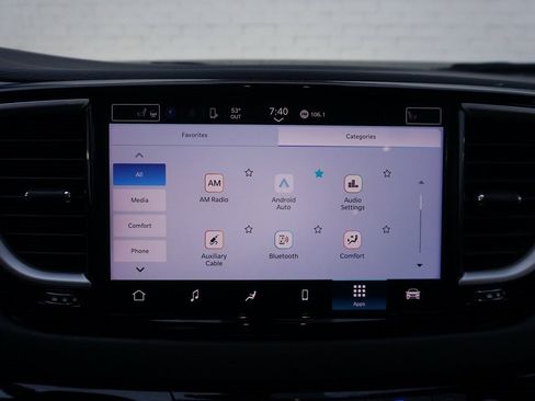 Used 2024 Chrysler Pacifica Touring-L image 15