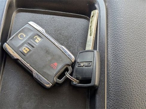 Used 2014 GMC Sierra 1500 SLT w/ SLT Crew Cab Value Package image 30