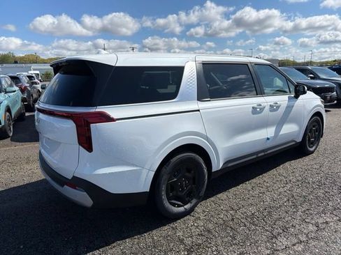 New 2026 Kia Carnival LX FWD image 3
