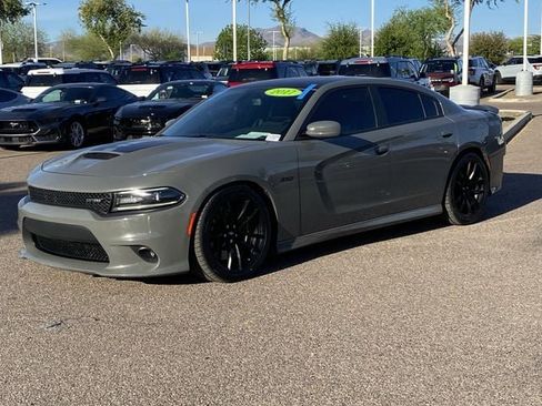 Used 2017 Dodge Charger R/T image 2