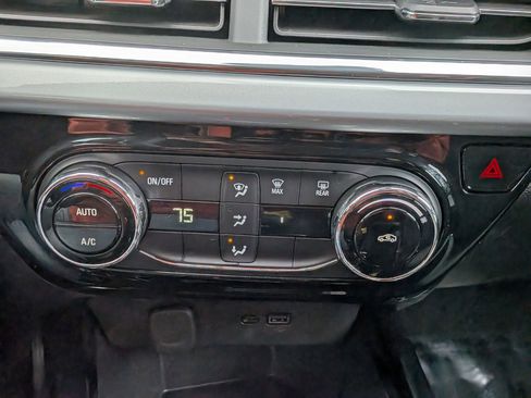 Used 2025 Chevrolet Trax LT image 29