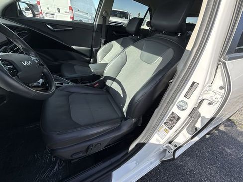 Used 2023 Kia Niro EX FWD image 19