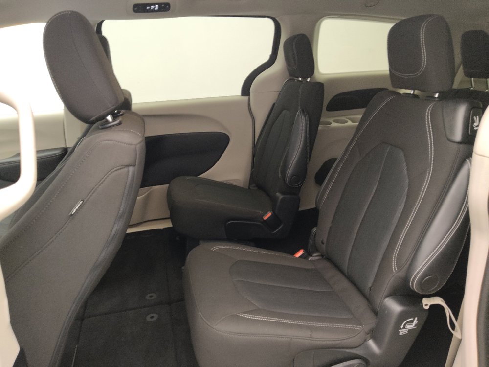 Used 2022 Chrysler Voyager LX FWD image 18