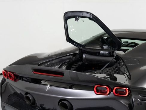 Used 2022 Ferrari SF90 Spider AWD/4WD image 17