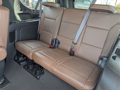 Used 2023 Chevrolet Suburban High Country image 20