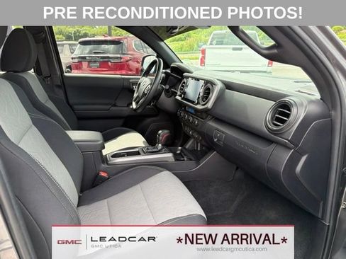 Used 2023 Toyota Tacoma TRD Off-Road w/ Black Out Package (TMS) AWD/4WD image 10