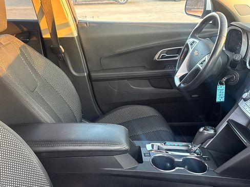 Used 2017 Chevrolet Equinox LT FWD image 32