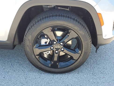 New 2025 Jeep Grand Cherokee Limited w/ Luxury Tech Group II image 6