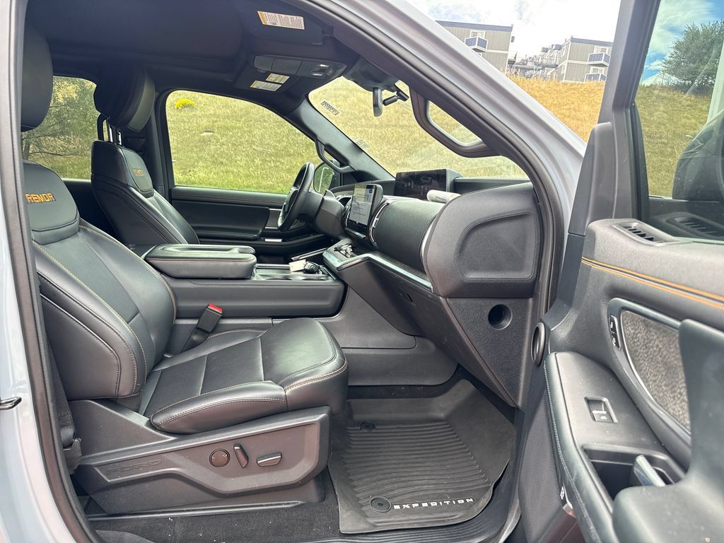 Used 2026 Ford Expedition Tremor AWD/4WD image 32
