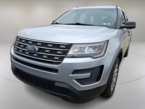 Used 2017 Ford Explorer image 3