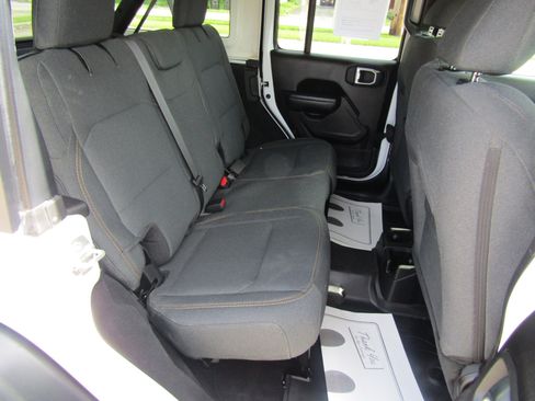 Used 2025 Jeep Wrangler Unlimited Sport AWD/4WD image 15