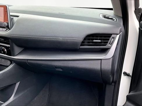 Used 2024 Nissan Rogue S image 18