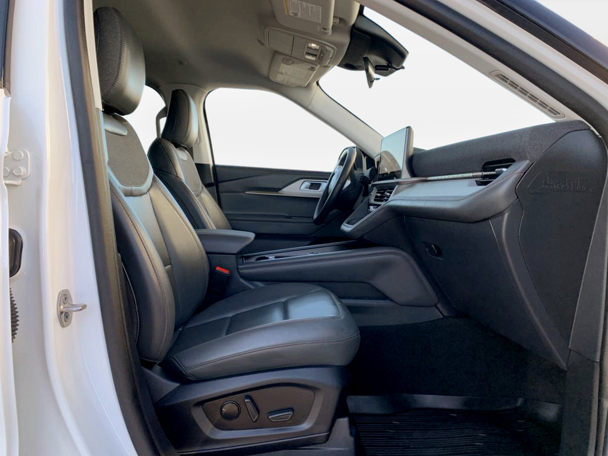 Used 2025 Ford Explorer Active w/ Active Comfort Package AWD/4WD image 20