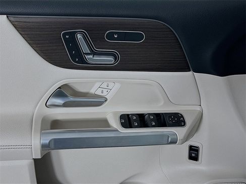 New 2026 Mercedes-Benz GLB 250 GLB 250 image 17