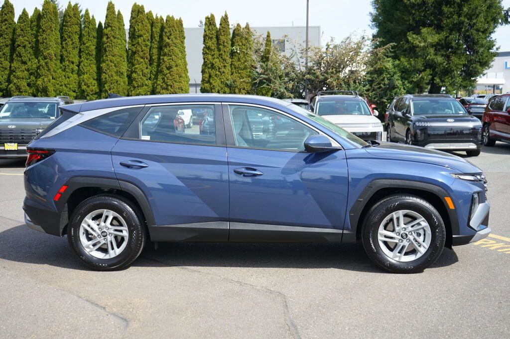Certified 2025 Hyundai Tucson SE FWD image 5