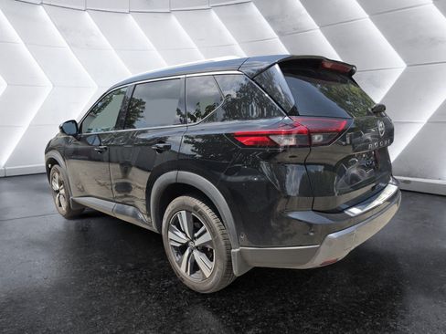 Used 2024 Nissan Rogue SL FWD image 3