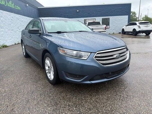 Used 2018 Ford Taurus SE FWD image 7