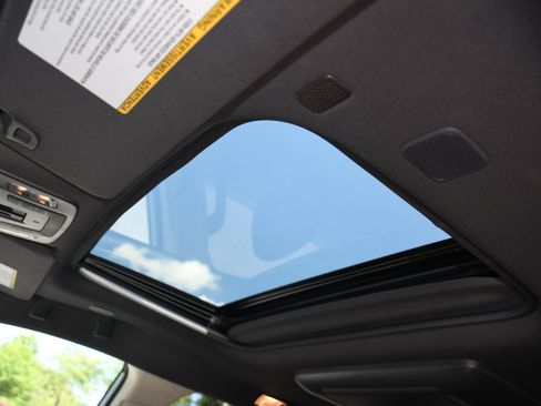 Certified 2023 Toyota Sienna Platinum FWD image 7