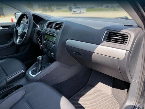 Used 2013 Volkswagen Jetta SE FWD image 19