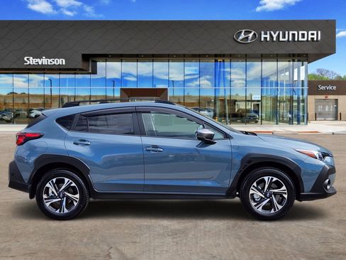 Used 2025 Subaru Crosstrek 2.0i Premium image 4