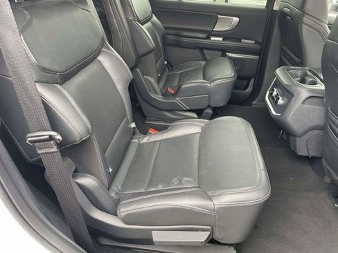 Used 2025 Ford Expedition Platinum image 23