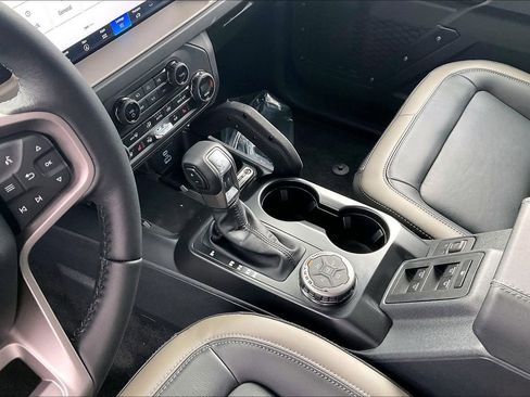 New 2025 Ford Bronco Outer Banks w/ Sasquatch Package image 8