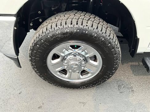 Used 2022 RAM 2500 Tradesman w/ Chrome Appearance Group AWD/4WD image 11