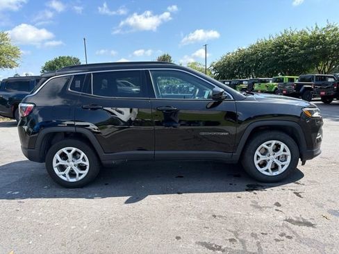 Used 2024 Jeep Compass Latitude AWD/4WD image 8