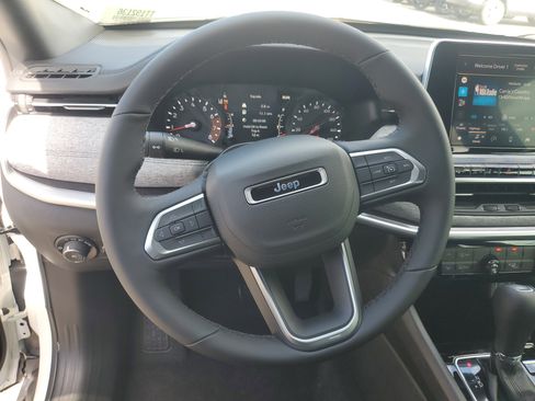 New 2026 Jeep Compass Latitude image 12