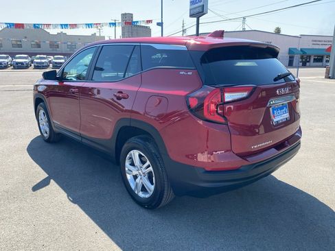 Used 2024 GMC Terrain SLE image 11