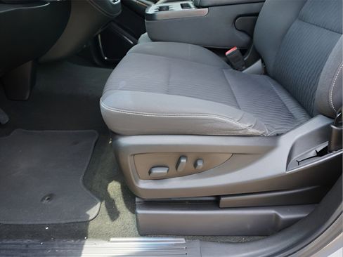 Used 2018 Chevrolet Tahoe LS image 16