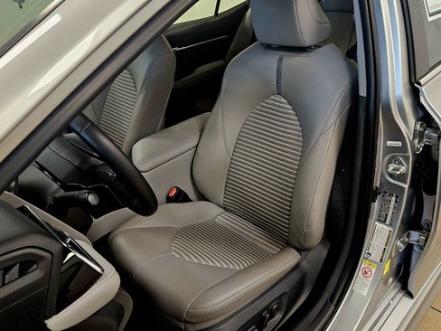 Used 2018 Toyota Camry SE image 28