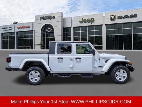 Used 2023 Jeep Gladiator Sport AWD/4WD image 2